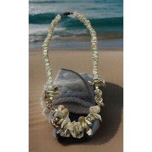 Wonderful Unbranded Vintage SeaShell Necklace 16in Coastal Beach Resort Mermaid